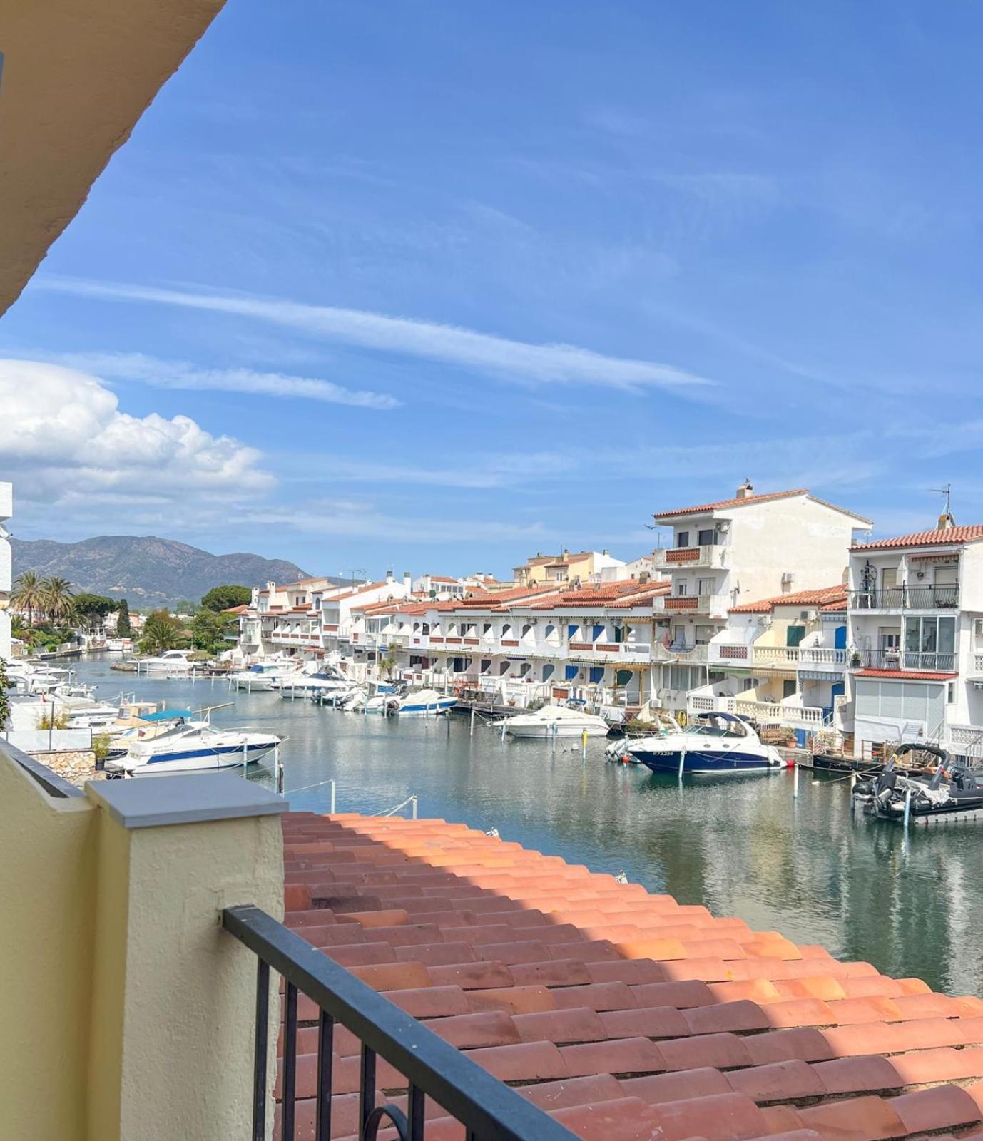 Hotel Portofino By Insidehome Empuriabrava Exterior photo